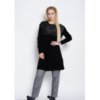 Чорне вовняне плаття-светр з перфорацією, намистинами і плісировка