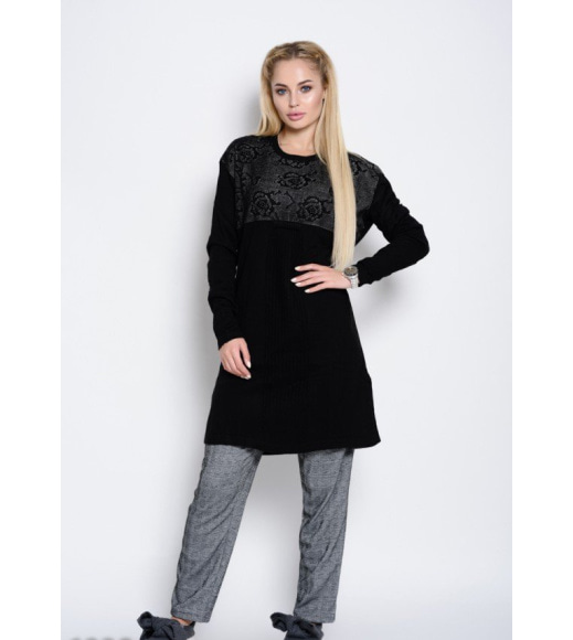 Чорне вовняне плаття-светр з перфорацією, намистинами і плісировка