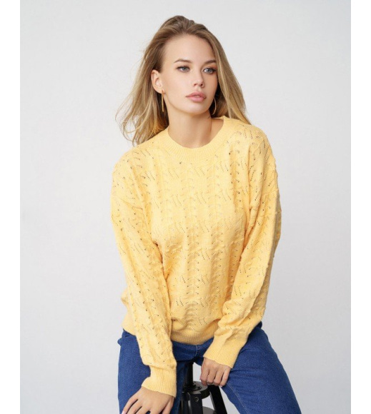 Желтый свитер ажурной вязки