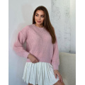 Розовый вязаный свитер из шерсти