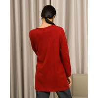 Красный шерстяной свитер с декором на рукавах