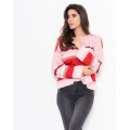 Рожевий светр з контрастним плетеним візерунком