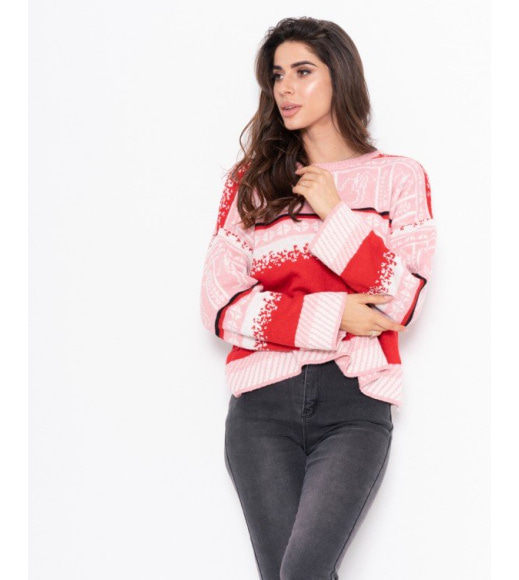Розовый свитер с контрастным вязаным узором