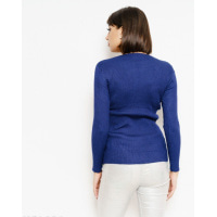 Синій тонкий светр з горловиною-човником