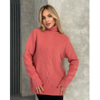 Коралловый свитер объемной вязки с высоким горлом