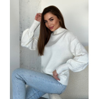 Ангоровий білий светр із об'ємними рукавами