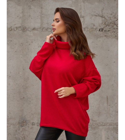 Красный удлиненный свитер с высоким горлом