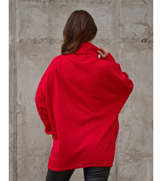 Красный удлиненный свитер с высоким горлом