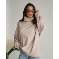 Бежевый свободный свитер с хомутом