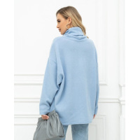 Блакитний вільний светр із ангори з високим горлом