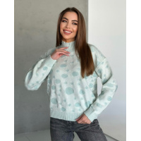 Голубой вязаный свитер в горох