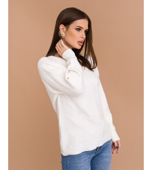 Белый ангоровый свитер с геометрическим узором