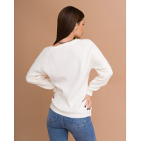 Білий ангоровий светр з геометричним візерунком