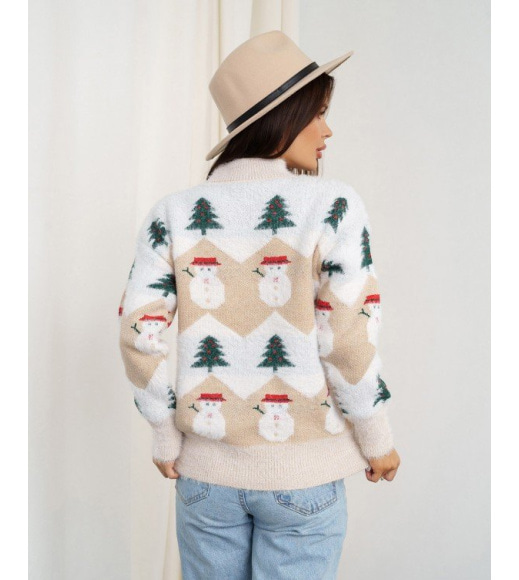 Мохеровый бежевый теплый свитер со снеговиками