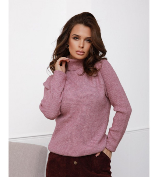 Темно-розовый фактурный вязаный свитер с высоким горлом