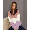 Розово-сиреневый комбинированный свитер объемной вязки