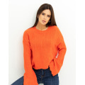 Оранжевый свитер с расклешенными рукавами