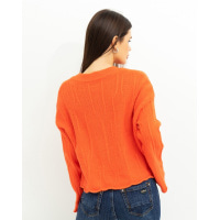 Оранжевый свитер с расклешенными рукавами