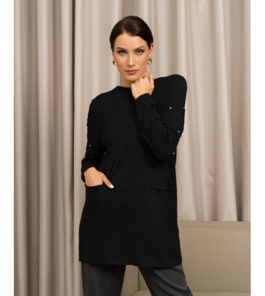 Чорний вовняний светр з декором на рукавах
