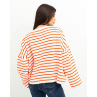 Бело-оранжевый полосатый свитер