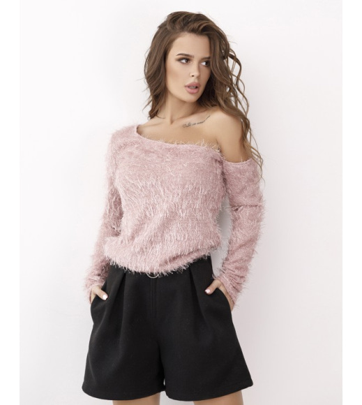 Розовый оригинальный свитер с открытым плечом
