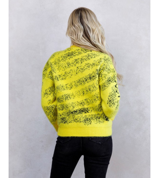 Желтый свитер-травка с декором