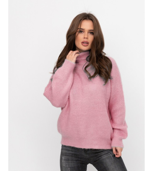 Рожевий светр-травичка з високим горлом
