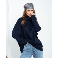 Темно-синий удлиненный свитер с высоким горлом