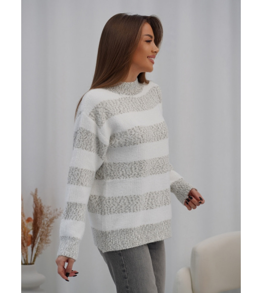 Серая вязаная водолазка в полоску