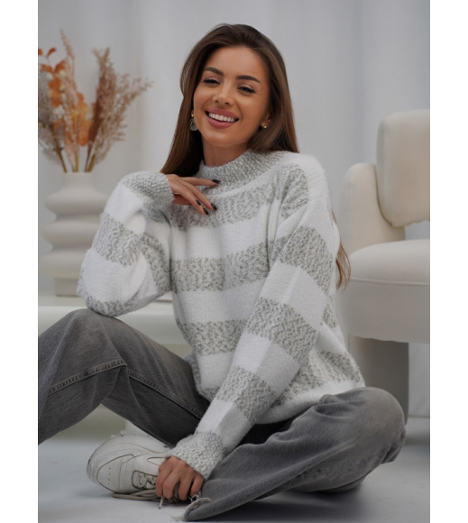 Серая вязаная водолазка в полоску