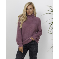 Темно-сиреневый теплый свитер объемной вязки