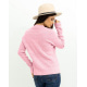 Розовый мягкий свитер с вязаными узорами
