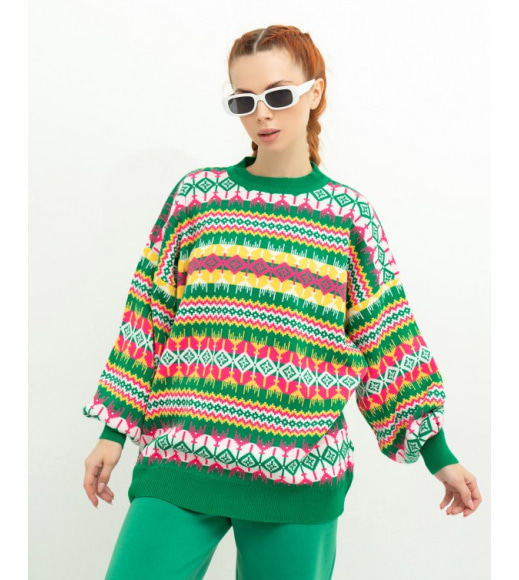 Зеленый удлиненный свитер с орнаментом