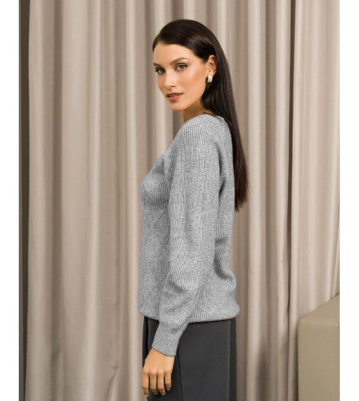 Серый ангоровый свитер с геометрическим узором