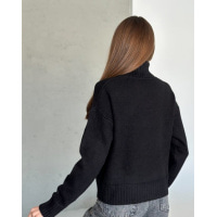 Ангоровый черный свитер с высоким горлом