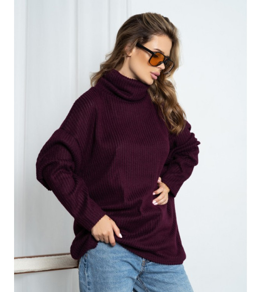 Фиолетовый удлиненный свитер с высоким горлом