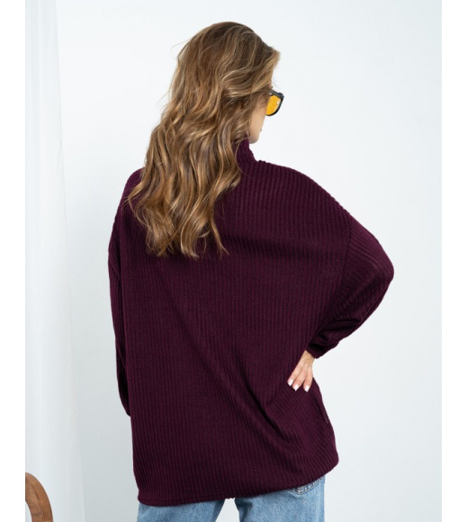 Фіолетовий подовжений светр із високим горлом