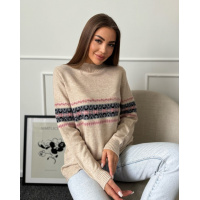 Кашемировая бежевая водолазка с орнаментом