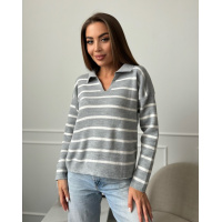 Серый полосатый свитер с воротником