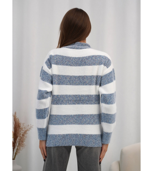 Синяя вязаная водолазка в полоску