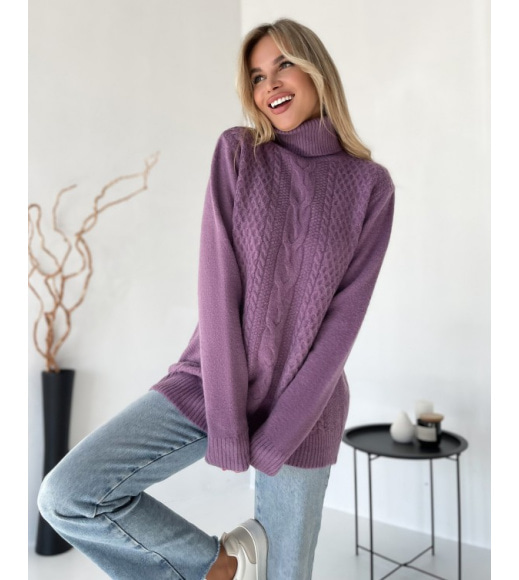 Сиреневый свитер объемной вязки с высоким горлом