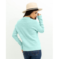 Мятный мягкий свитер с вязаными узорами