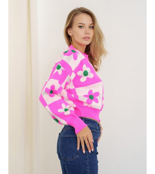 Розовый клетчатый свитер с цветочным декором