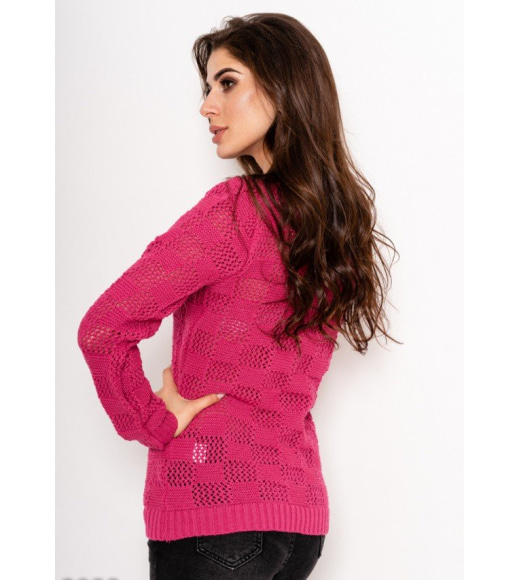 Малиновый ажурный свитер декоративной клетчатой вязки с перфорацией и V-образным вырезом