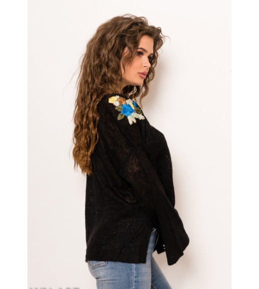 Чорний ангоровий светр з люрексом і квітковою вишивкою на плечах