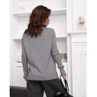 Сірий вовняний светр з фактурними вставками