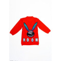 Красный вязаный удлиненный свитер с аппликацией