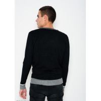 Чорний класичний ангоровий светр з картатої V-подібної манжеткою на горловині