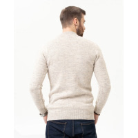 Бежевый шерстяной свитер с объемными узорами