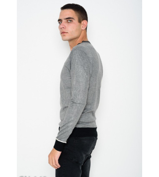 Серый классический ангоровый свитер с клетчатой V-образной манжеткой на горловине